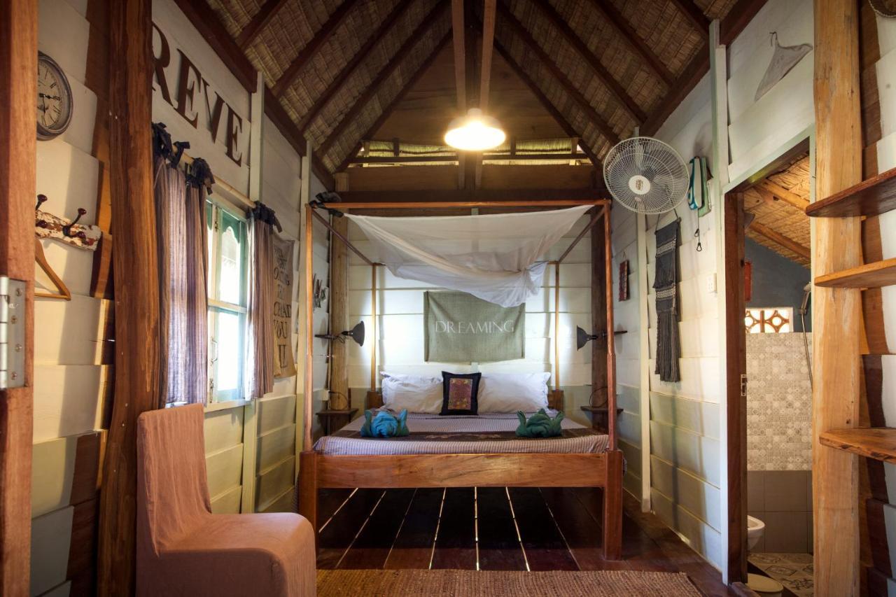 Retro Kampot Guesthouse Екстериор снимка