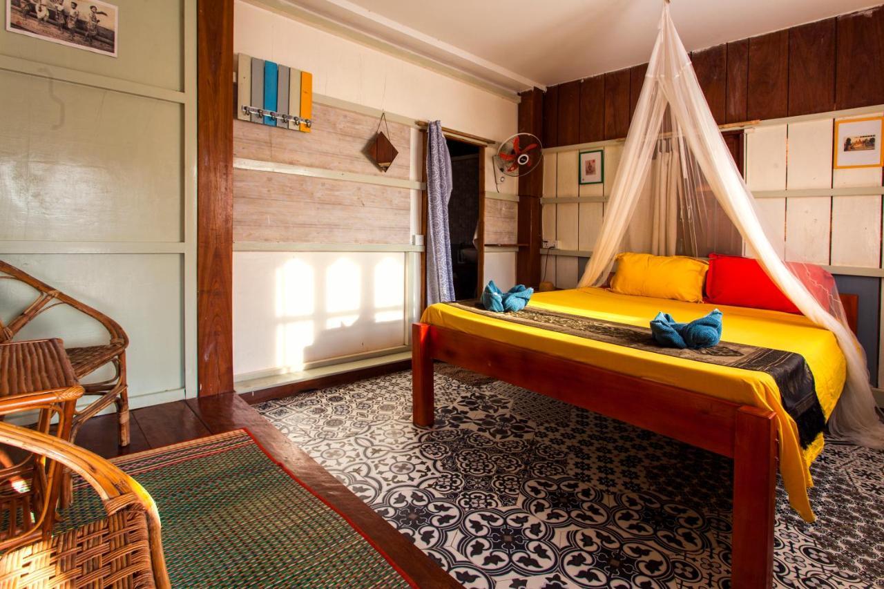 Retro Kampot Guesthouse Екстериор снимка